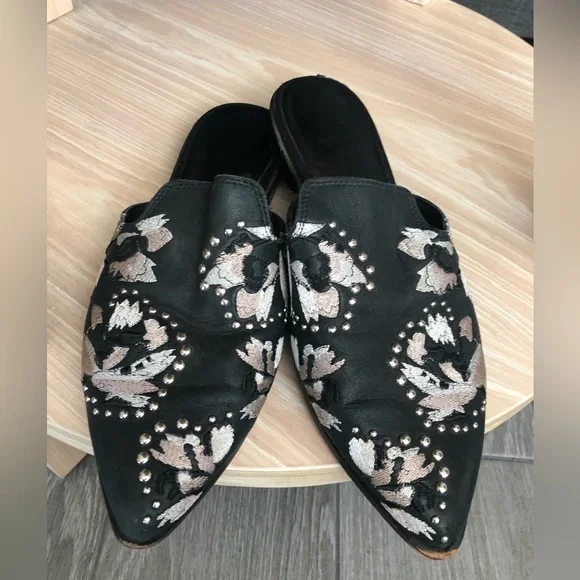 Dolce Vita|Harmony embellished leather mules flats, pointy in black & neutral••• - Picture 2 of 10